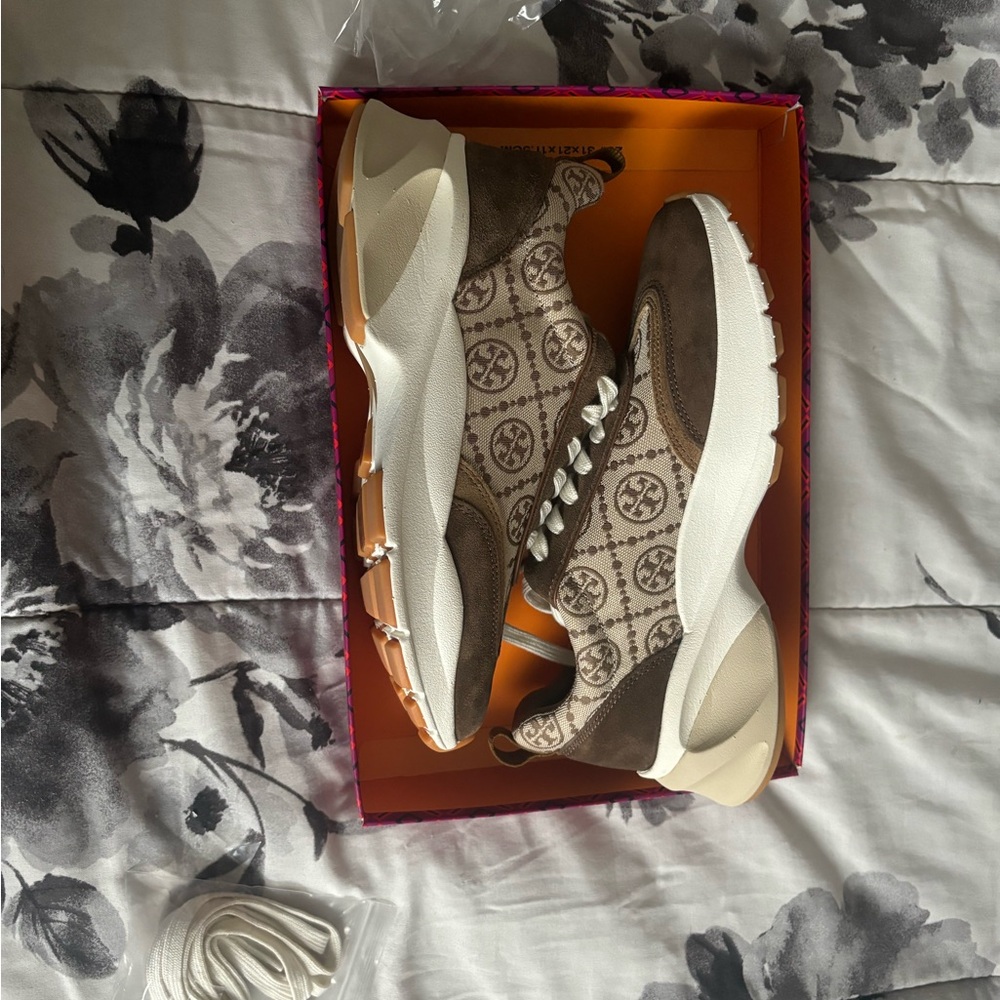 BNIB Tory Burch T Monogram Good Luck Trainers Size 8 in “Hazel”